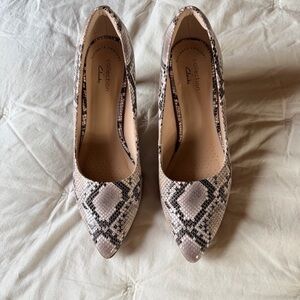 Clarks Collection Snake Print Pumps | Size 7 | Padded Comfort Heel